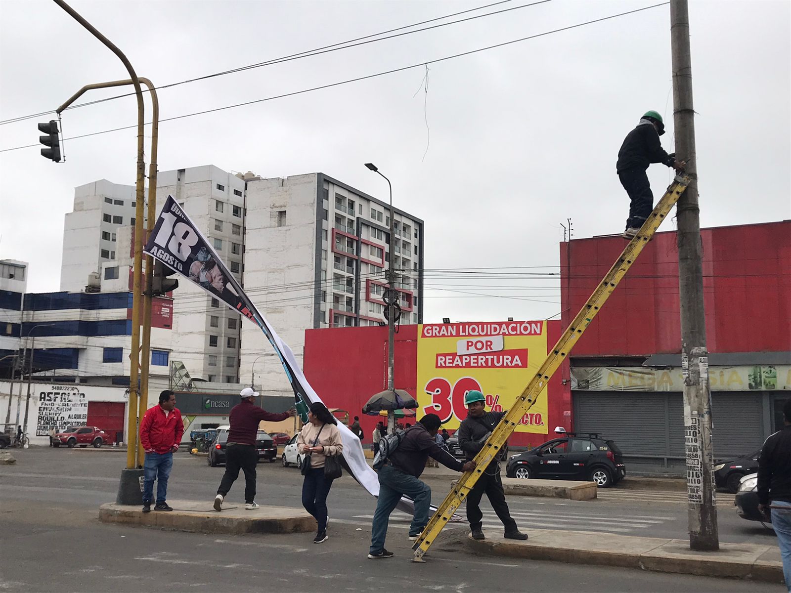 Municipalidad continúa con el retiro de más de 100 letreros con publicidad ilegal
