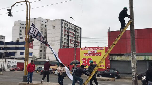 Municipalidad continúa con el retiro de más de 100 letreros con publicidad ilegal