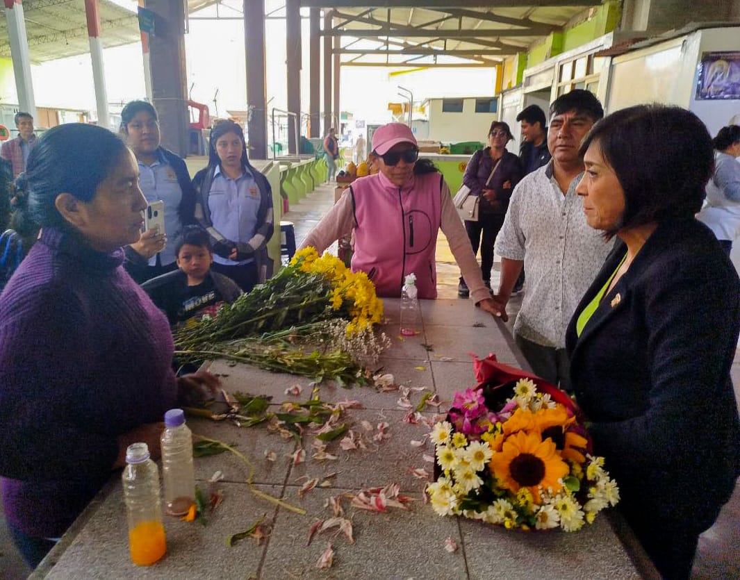 comerciantes de flores con alcaldesa 4