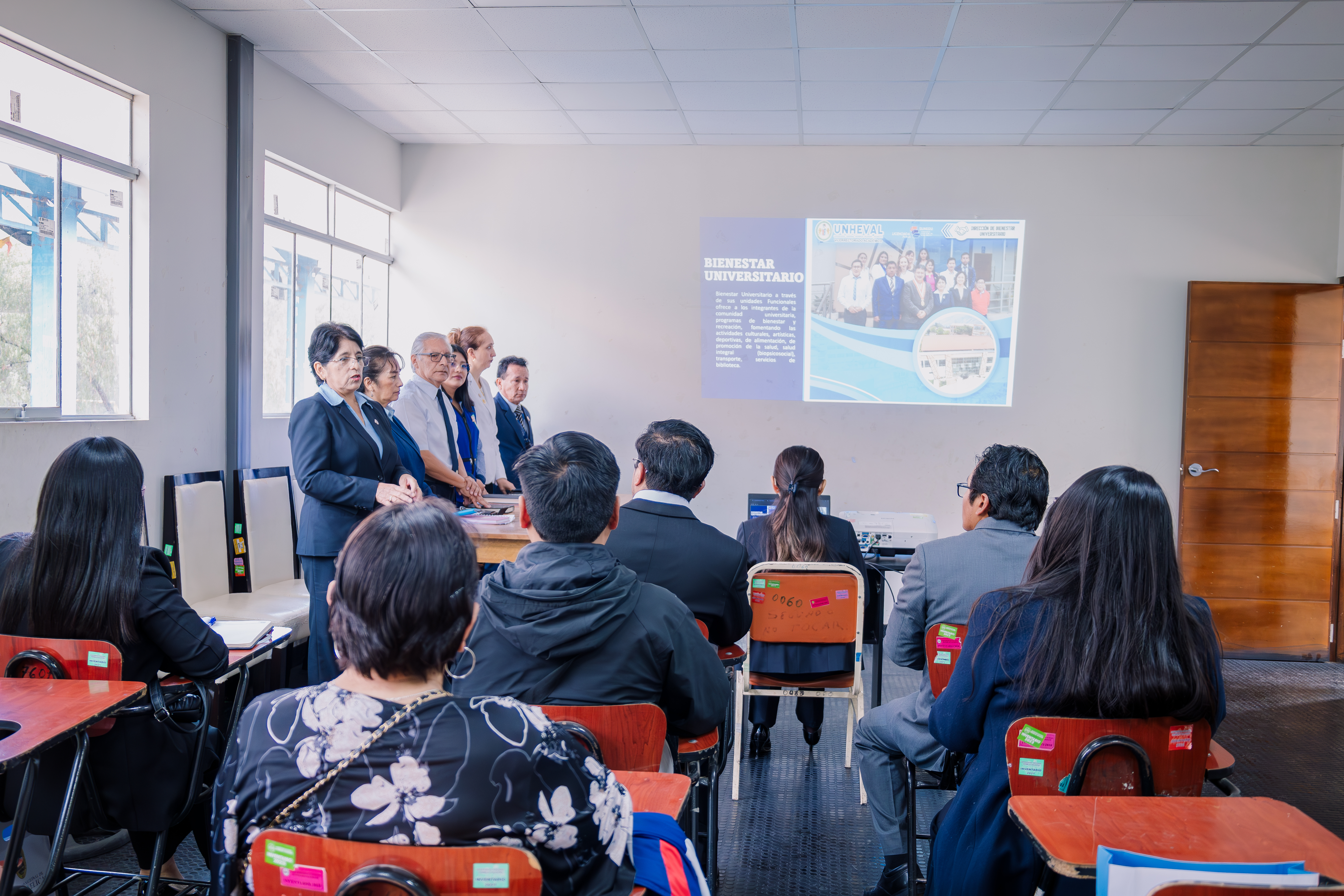 Dirección de Bienestar Universitario recibiendo a la pasantía de la Universidad Nacional de Huancavelica