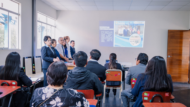 Dirección de Bienestar Universitario recibiendo a la pasantía de la Universidad Nacional de Huancavelica
