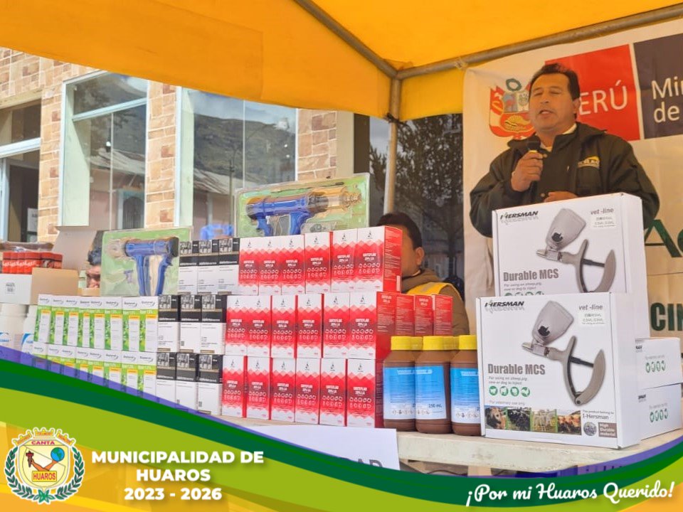 Donación de medicinas para vacunas destinadas a los animales de las comunidades de Huaros y Huacos