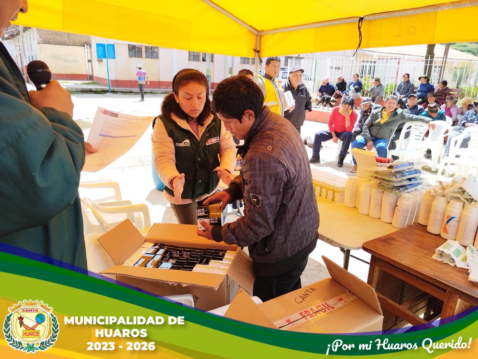 Donación de medicinas para vacunas destinadas a los animales de las comunidades de Huaros y Huacos