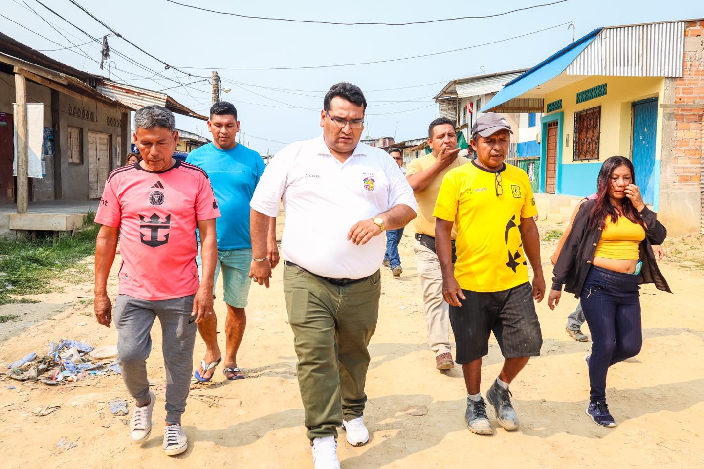 Alcalde brinda apoyo con entrega de tierra de compacto al sector "J" del caserio cabo lopez