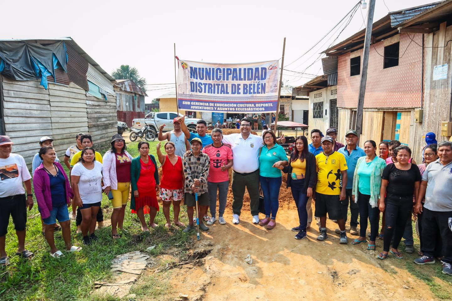 Alcalde brinda apoyo con entrega de tierra de compacto al sector "J" del caserio cabo lopez