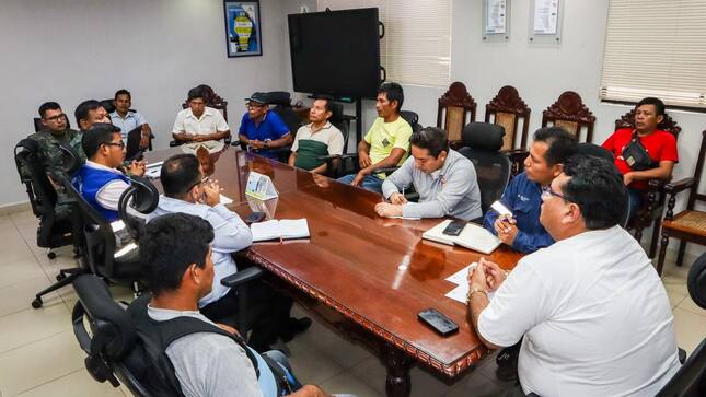 Alcalde continua gestionando avances en el proyecto de Electrificación en la isla Bonita 