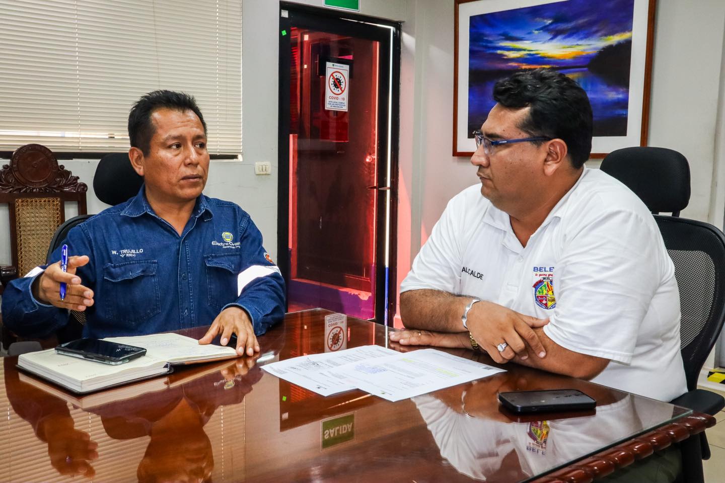 Alcalde continua gestionando avances en el proyecto de ElectrificaciΓ³n en la isla Bonita