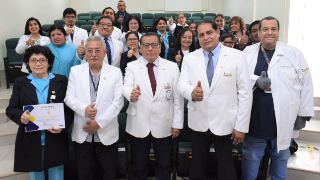 El director general, Dr. Carlos Urbano Durand, inauguró el curso y resaltó la labor de los especialistas en sus subespecialidades con fines funcionales para hacer las operaciones que se requieren con mejores especificaciones para los tratamientos.