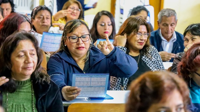 Más de 60 docentes de Trujillo recibieron inducción de lenguaje de señas peruanas
