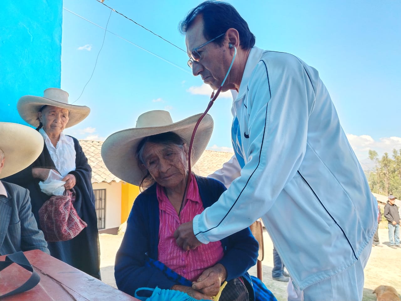 Atención integral para nuestros adultos mayores de Cashapamba