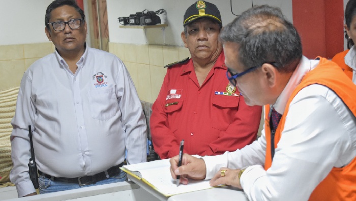 Firma en libro de oro