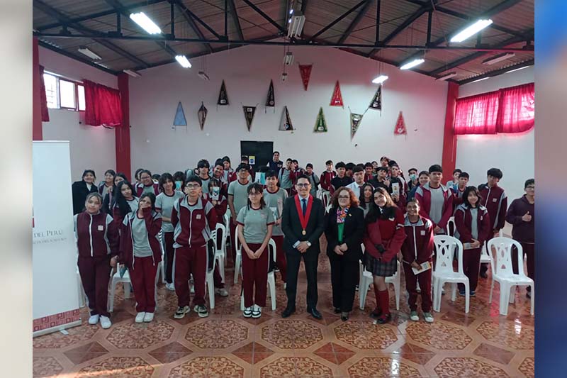 Juez superior David Pacheco Villar, coordinador de la Comisión de Acceso a la Justicia de la Corte del Callao inició capacitación para aspirantes a jueces escolares del colegio Dora Mayer