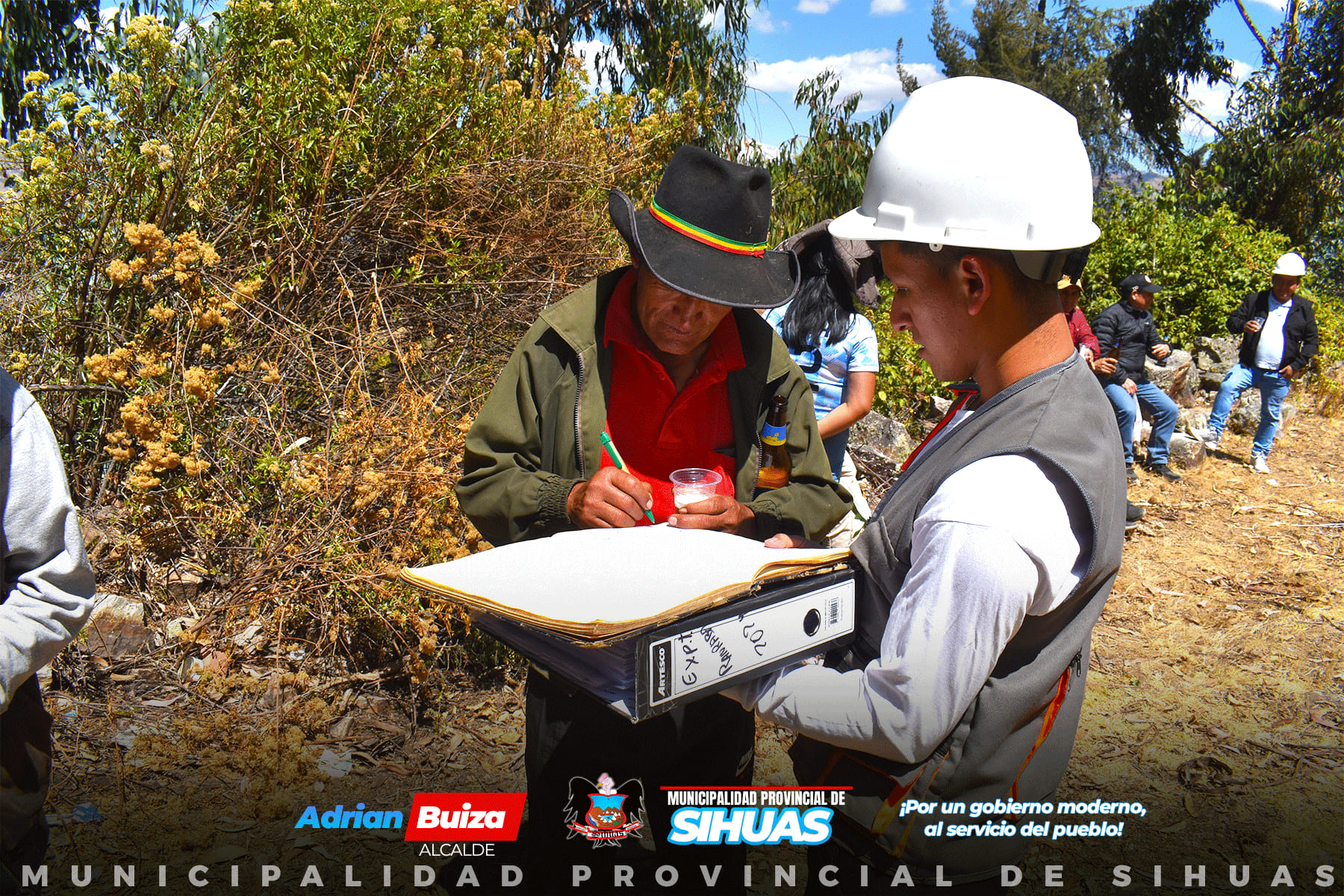 💠INICIA LA REMODELACIÓN DE LA LÍNEA DE CONDUCCIÓN Y RED DE DISTRIBUCIÓN DEL SISTEMA DE AGUA POTABLE EN RANRABAMBA
El alcalde provincial, Mg. Demetrio Adrián Buiza Picon, junto a los regidores, el equipo técnico de la subgerencia de Obras Públicas y Privadas, y pobladores del caserío de Ranrabamba, participó en la ceremonia de colocación de la primera piedra de la obra: “Remodelación de Línea de Conducción y Red de Distribución del Sistema de Agua Potable en Ranrabamba, Distrito de Sihuas, Provincia de Sihuas, Departamento de Áncash”, con el Código Único de Inversiones (CUI) 2626705.
Este importante proyecto, que cuenta con un presupuesto de S/ 143,745.90 y un plazo de ejecución de 30 días calendario, será ejecutado por la empresa Consorcio Ejecutor Sihuas.
De esta manera, la autoridad edil reiteró su compromiso con la mejora de la calidad del agua, subrayando el valor de esta infraestructura para el desarrollo y bienestar del distrito de Sihuas.