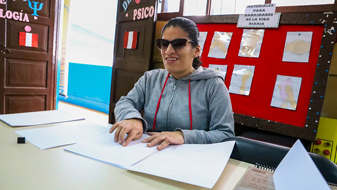 Pioneros a nivel nacional: CREBE de La Libertad brinda capacitación en Lenguaje de Señas Peruanas y Sistema Braille.