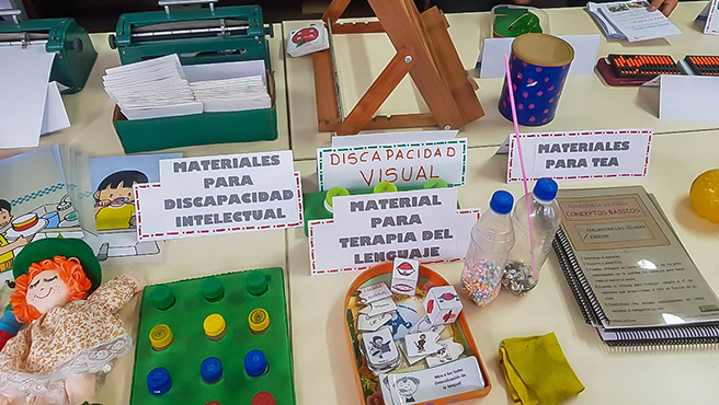 Pioneros a nivel nacional: CREBE de La Libertad brinda capacitación en Lenguaje de Señas Peruanas y Sistema Braille.