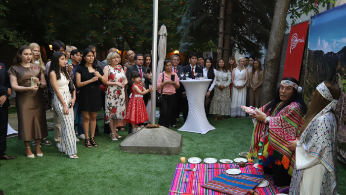 Comunidad peruana en Moscú celebra la independencia con una ceremonia de pago a la tierra