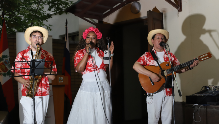 Comunidad peruana en Moscú celebra la independencia con una ceremonia de pago a la tierra