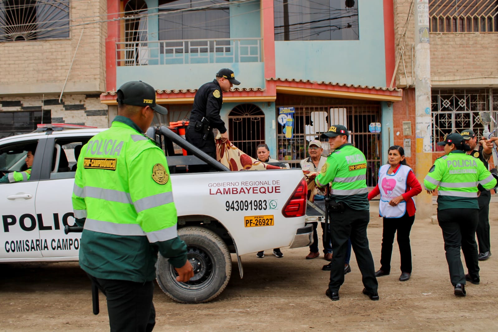 camionetas de la pnp tuvieron ardua labor en el traslado de heridos
