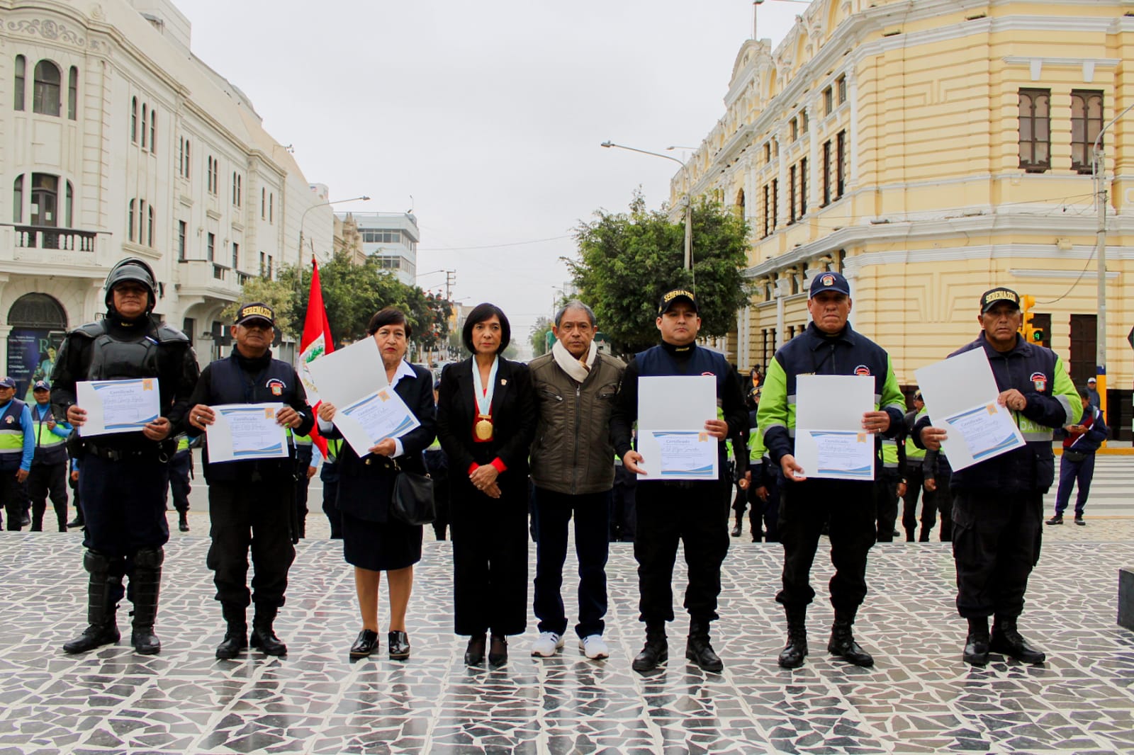 alcaldesa y regidora Díaz Chanamé en el día del serenazgo