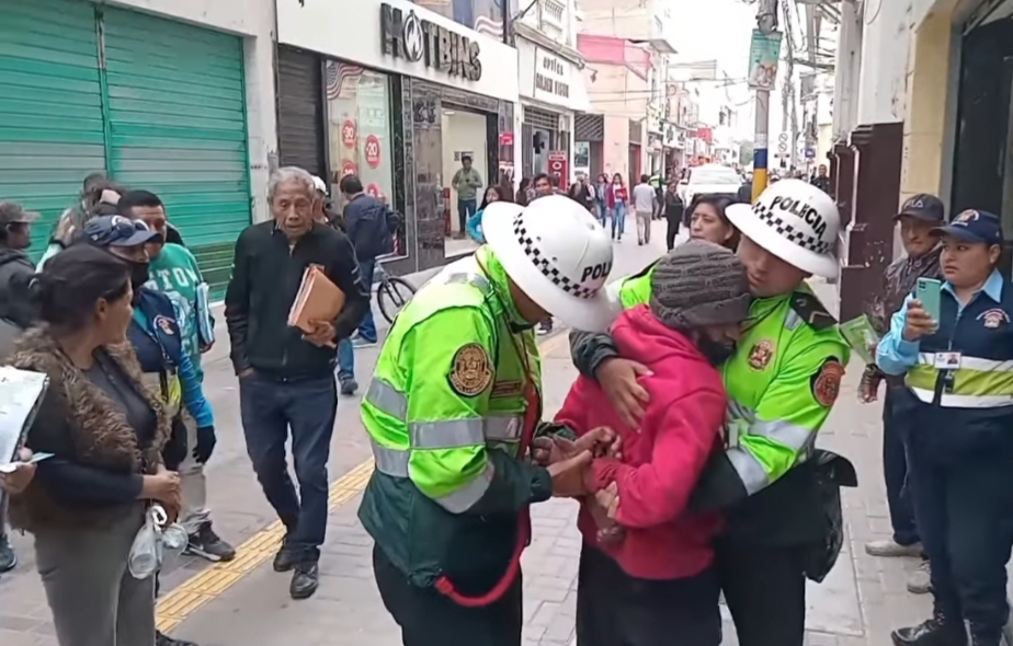 sereno y policía en Elías Aguirre