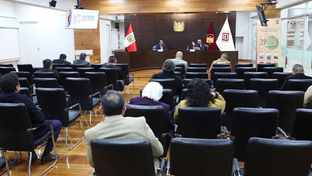Conferencia del CEC del TC abordó la “Vulneración del derecho fundamental de las creaciones desde el caso TikTok – EE.UU.”