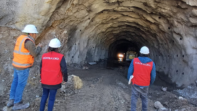 La Contraloría General advirtió deficiencias y la ausencia de los profesionales ofertados por el contratista en la obra de mejoramiento de la carretera Ninacaca – Huachón, en la provincia y región Pasco, lo que genera el riesgo de afectar la correcta ejecución, calidad y vida útil del proyecto que tiene una inversión de S/ 87.9 millones.