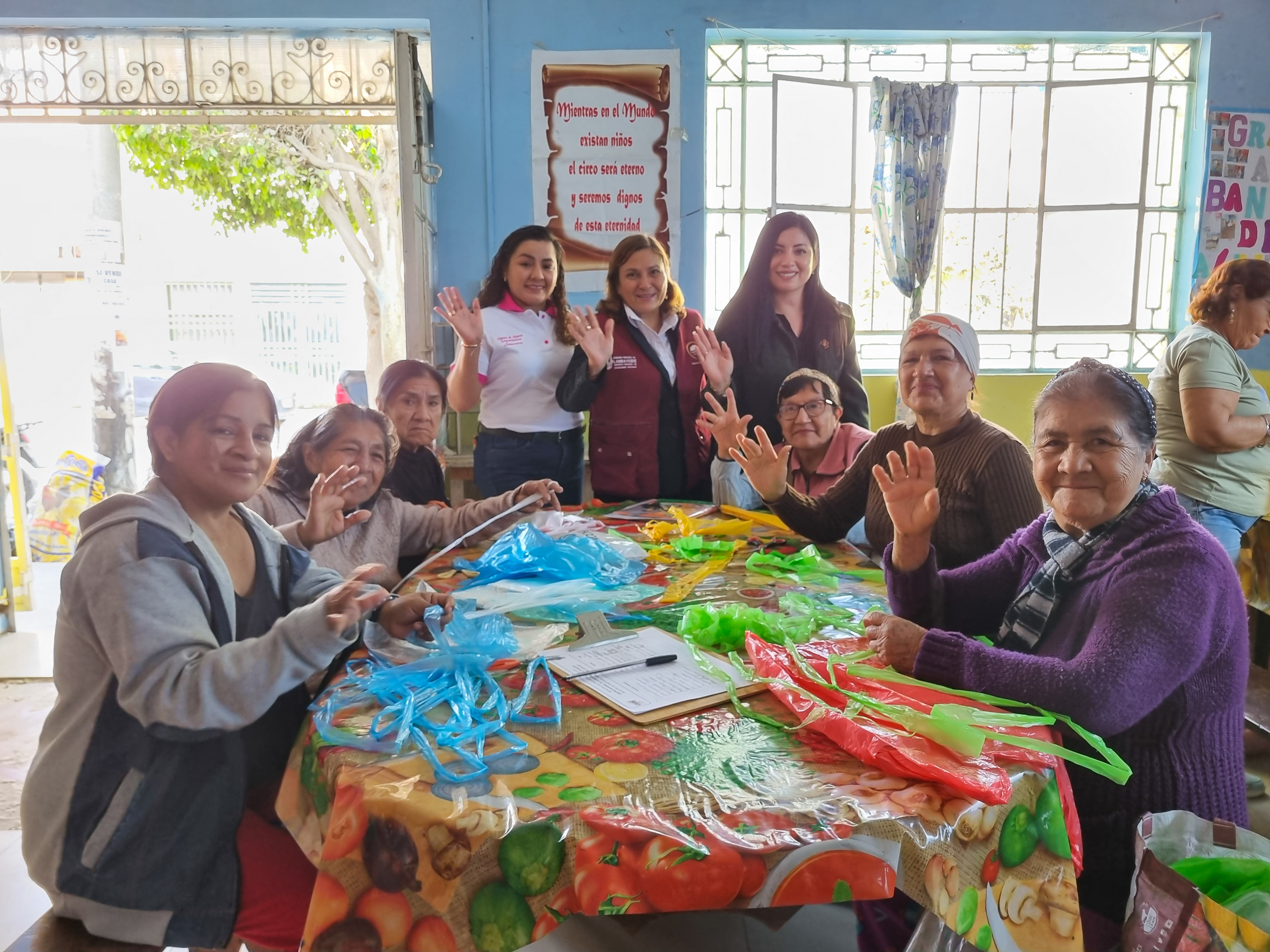Realizan charla para potenciar conocimientos de adultos mayores