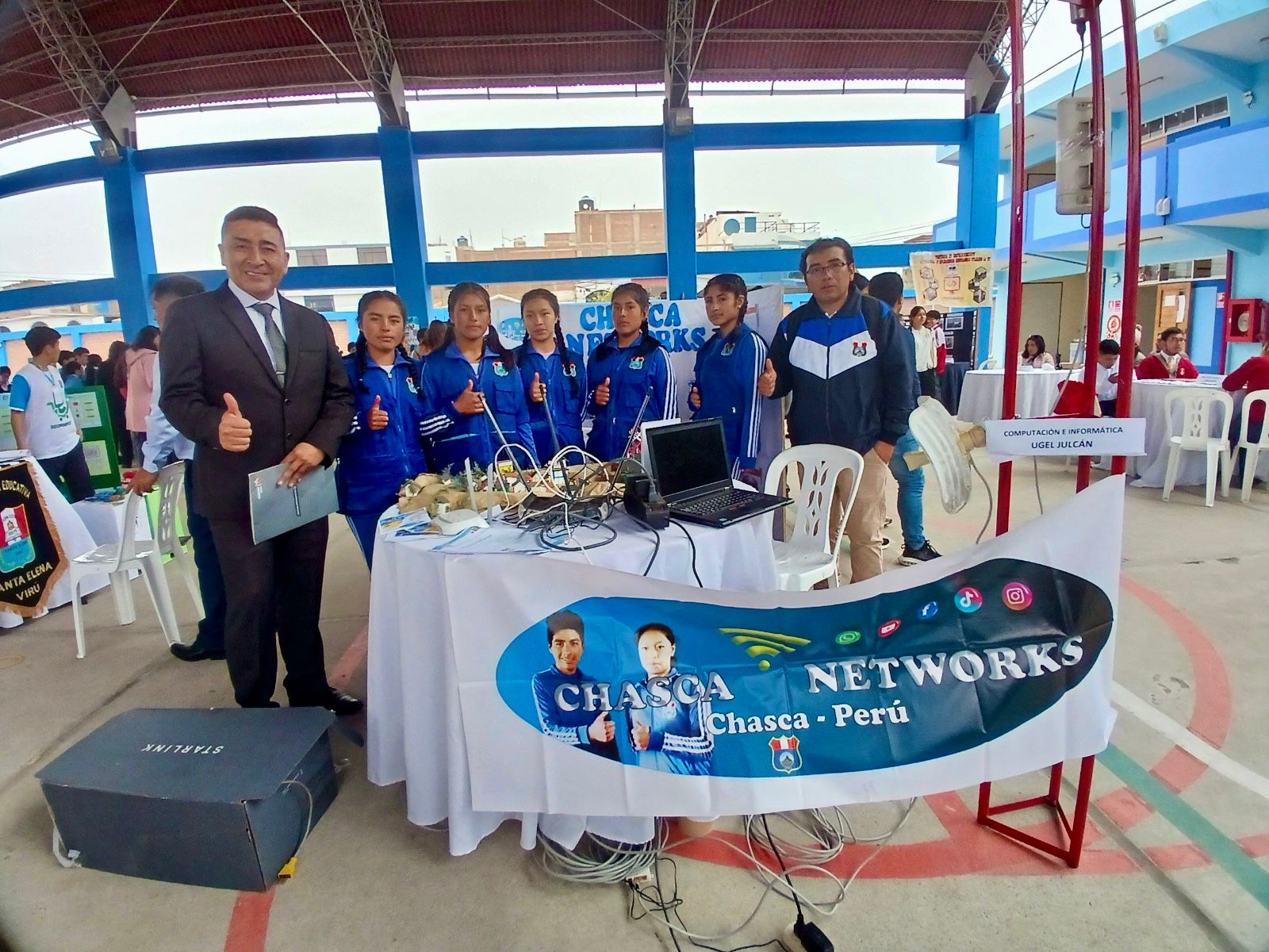 Estudiantes y docentes participan en la etapa regional del concurso Crea y Emprende