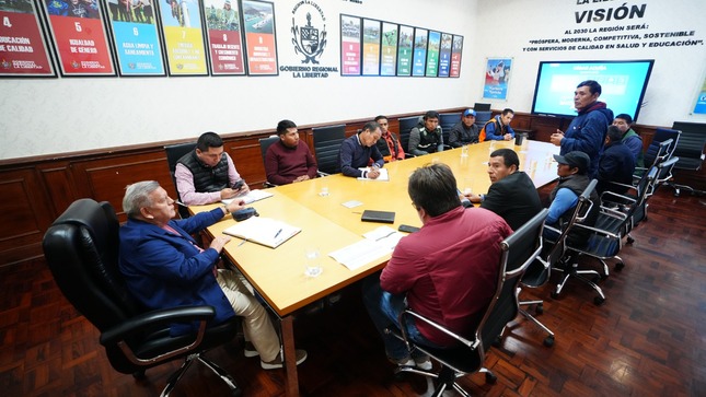 Gore se compromete a construir colegio Manuel Scorza de Parcoy