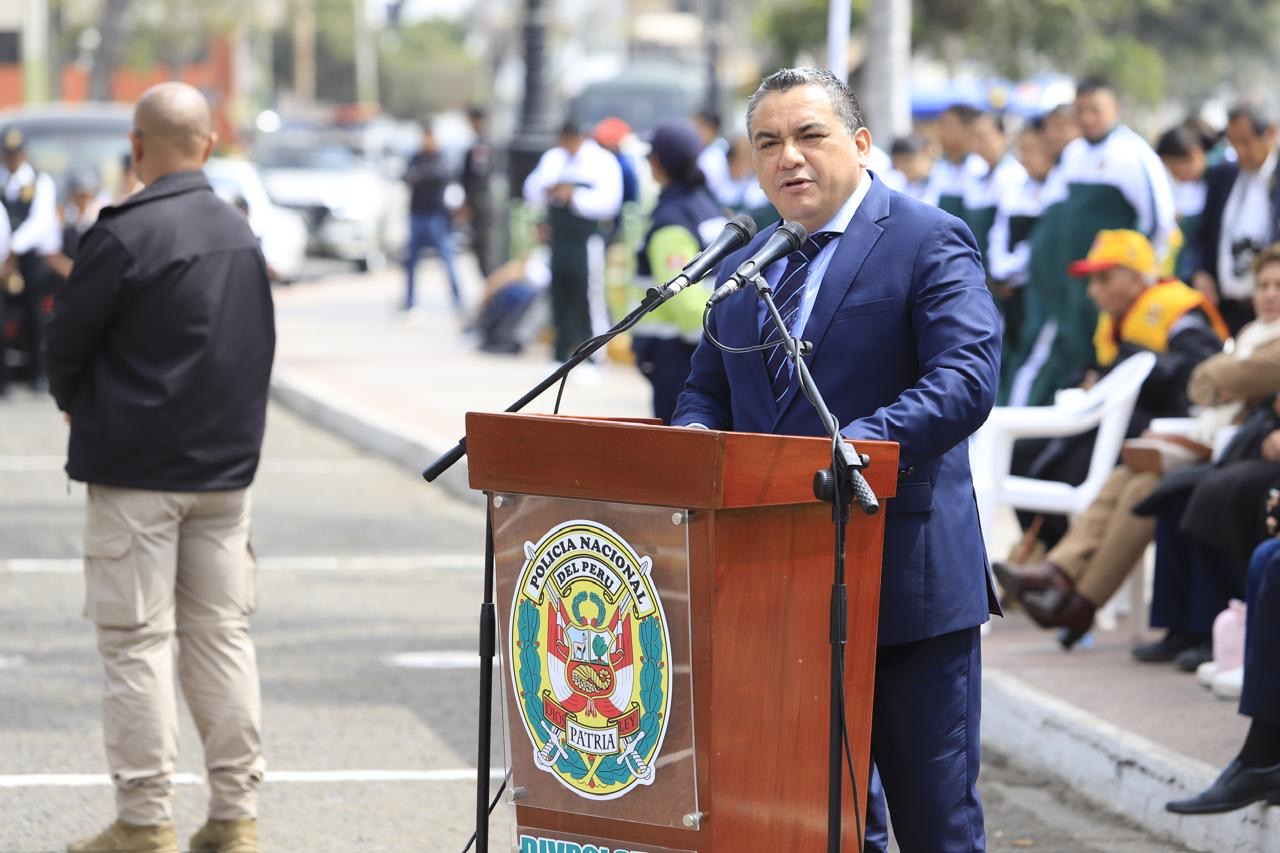 Juraron como nuevos integrantes de Juntas Vecinales y Redes de Cooperantes, en ceremonia liderada por el ministro Juan José Santiváñez.