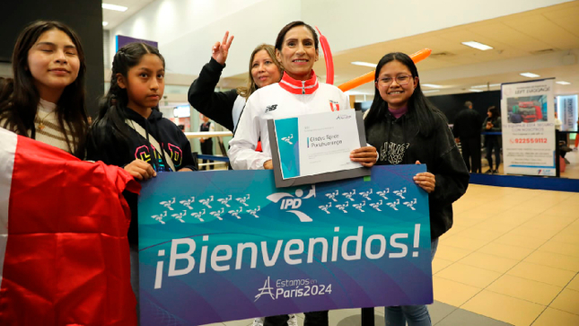 Maratonista Gladys Tejeda recibió el cariño del público a su retorno de los Juegos Olímpicos París 2024
