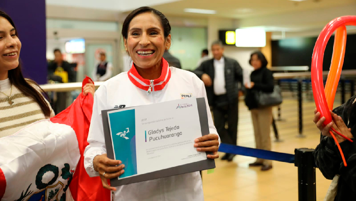 Maratonista Gladys Tejeda recibió el cariño del público a su retorno de los Juegos Olímpicos París 2024