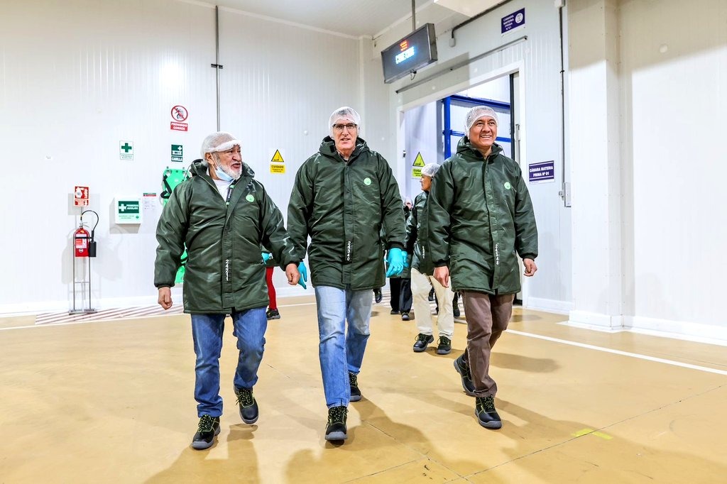Ministro Angel Manero lideró recorrido a campos frutícolas y plantas donde se procesan productos destinados a la agroexportación.