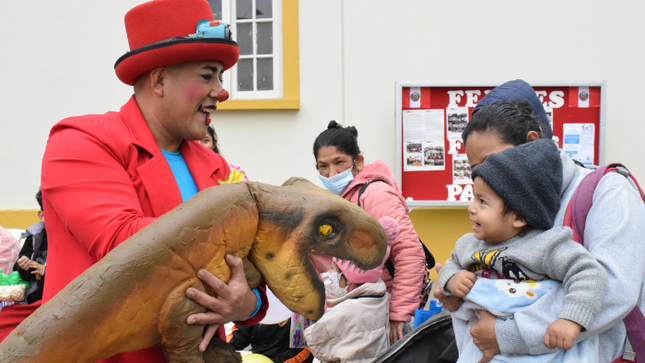En el Día del Niño los menores pasaron momentos alegres con sus superhéroes, se rieron con las ocurrencias del payasito y jugaron con sus regalos.
