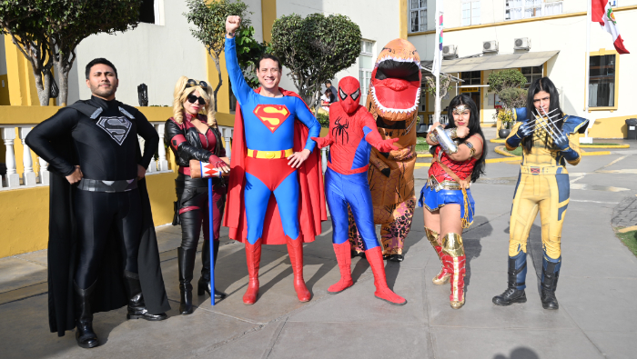En el Día del Niño los menores pasaron momentos alegres con sus superhéroes, se rieron con las ocurrencias del payasito y jugaron con sus regalos.