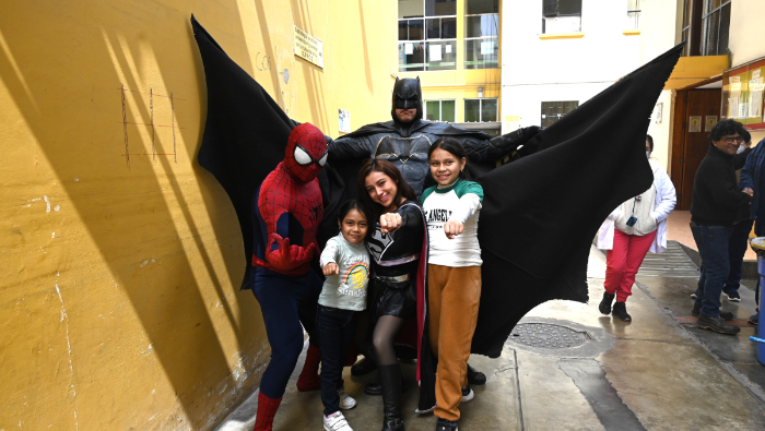 En el Día del Niño los menores pasaron momentos alegres con sus superhéroes, se rieron con las ocurrencias del payasito y jugaron con sus regalos.