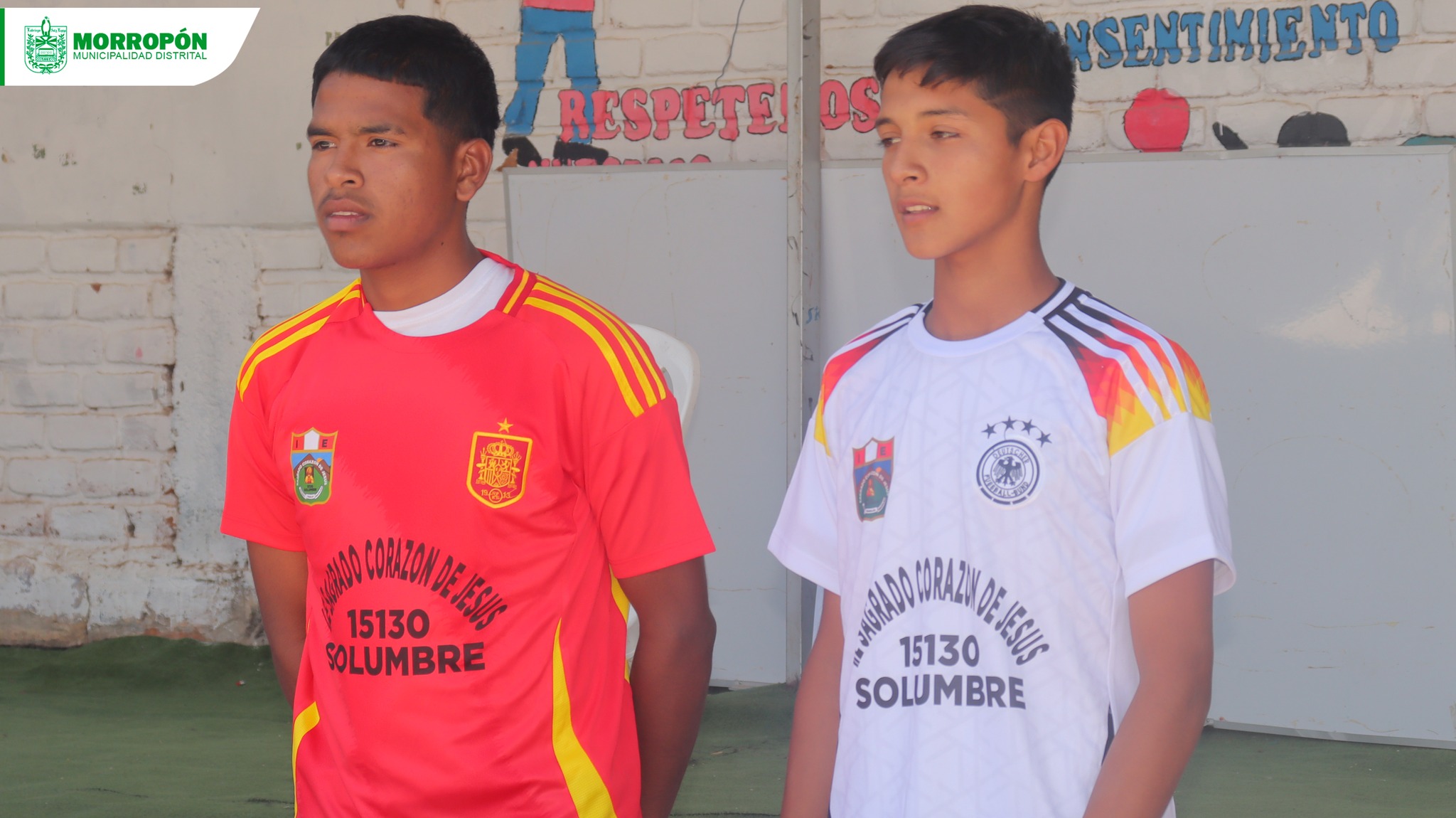 Municipalidad Distrital de Morropón entregó hoy camisetas deportivas de futsal a los estudiantes de la I.E. 15130 - Sagrado Corazón de Jesús-Solumbre.