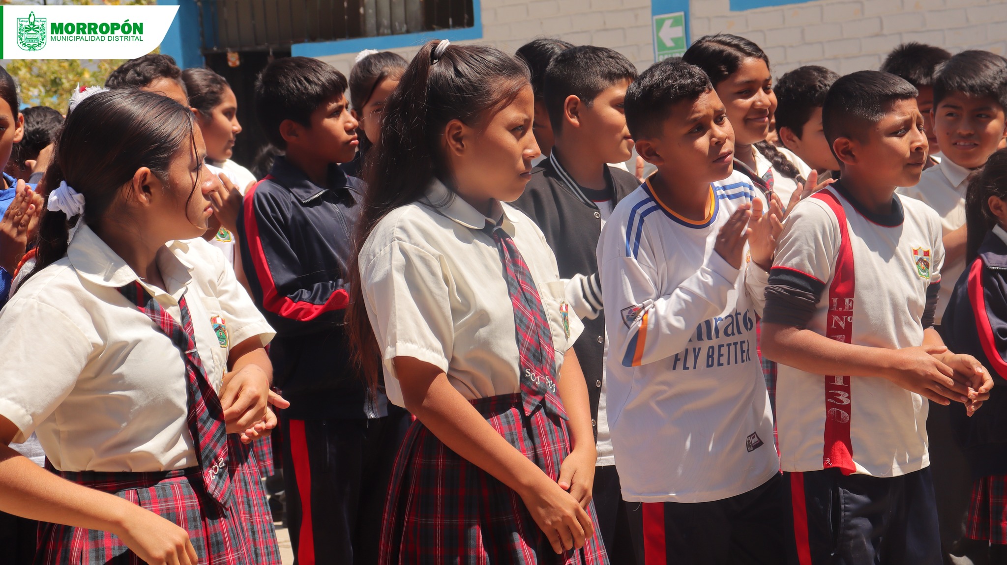 Municipalidad Distrital de Morropón entregó hoy camisetas deportivas de futsal a los estudiantes de la I.E. 15130 - Sagrado Corazón de Jesús-Solumbre.