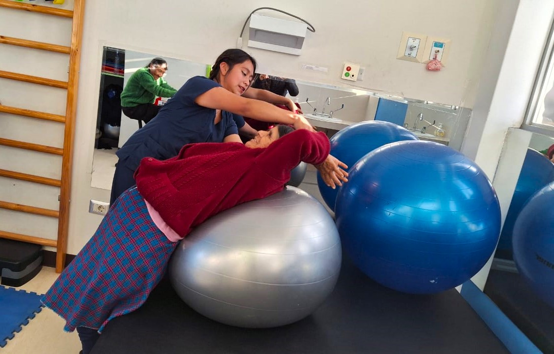 Taller de terapia física para adultos mayores del CIAM