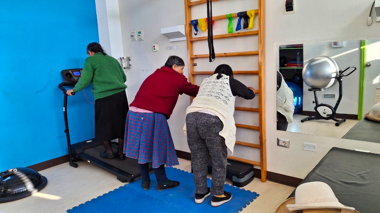Taller de terapia física para adultos mayores del CIAM
