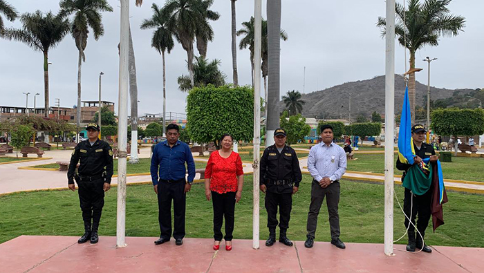 Imagen de Izamiento de Banderas.