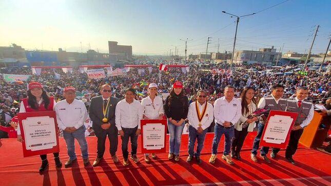 En el marco de la campaña “Título en mano, seguridad de propietario”, se beneficiaron a familias de Nuevo Chimbote y Casma.