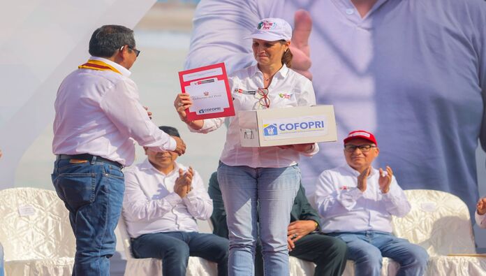 En el marco de la campaña “Título en mano, seguridad de propietario”, se beneficiaron a familias de Nuevo Chimbote y Casma.