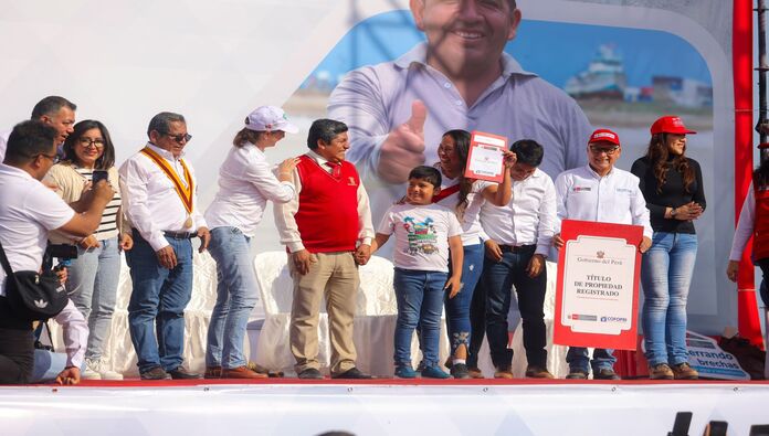 En el marco de la campaña “Título en mano, seguridad de propietario”, se beneficiaron a familias de Nuevo Chimbote y Casma.