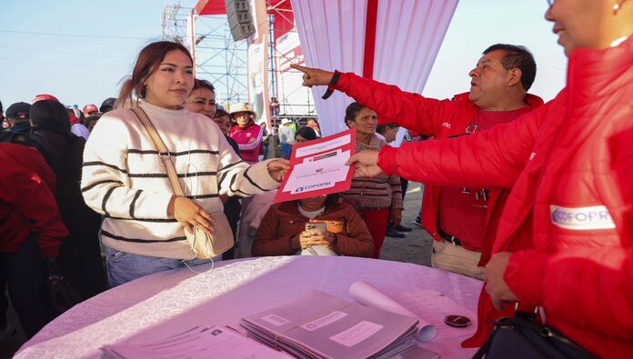 En el marco de la campaña “Título en mano, seguridad de propietario”, se beneficiaron a familias de Nuevo Chimbote y Casma.