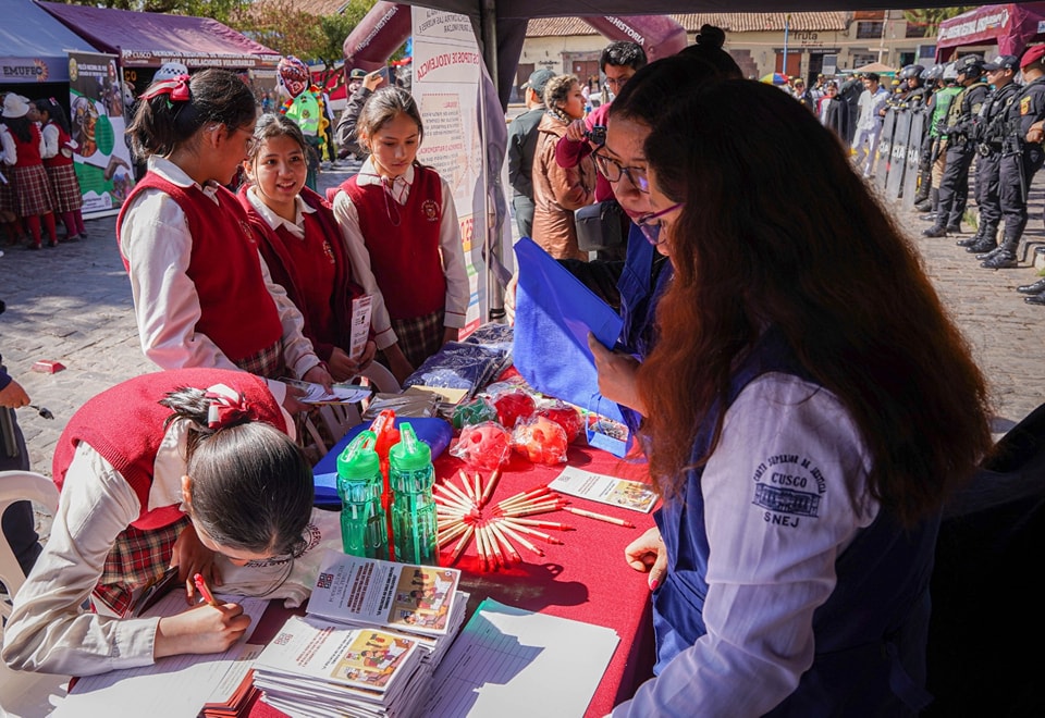 Corte Superior de Justicia de Cusco participó en la Feria Interinstitucional "Cusco sin Drogas"