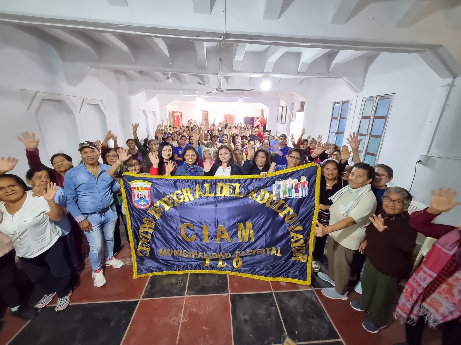 Capacitan a adultos mayores de José Leonardo Ortiz