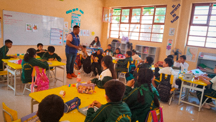 Por otro lado, el 𝐂𝐞𝐧𝐭𝐫𝐨 𝐝𝐞 𝐒𝐚𝐥𝐮𝐝 𝐌𝐞𝐧𝐭𝐚𝐥 𝐂𝐨𝐦𝐮𝐧𝐢𝐭𝐚𝐫𝐢𝐨 𝐒𝐞𝐜𝐡𝐮𝐫𝐚 organizó una actividad grupal enfocada en incentivar la integración, la aceptación y el trabajo en equipo entre los pequeños.