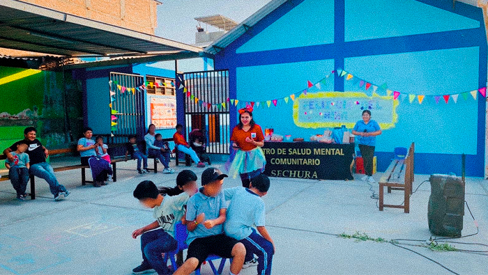 Por otro lado, el 𝐂𝐞𝐧𝐭𝐫𝐨 𝐝𝐞 𝐒𝐚𝐥𝐮𝐝 𝐌𝐞𝐧𝐭𝐚𝐥 𝐂𝐨𝐦𝐮𝐧𝐢𝐭𝐚𝐫𝐢𝐨 𝐒𝐞𝐜𝐡𝐮𝐫𝐚 organizó una actividad grupal enfocada en incentivar la integración, la aceptación y el trabajo en equipo entre los pequeños.