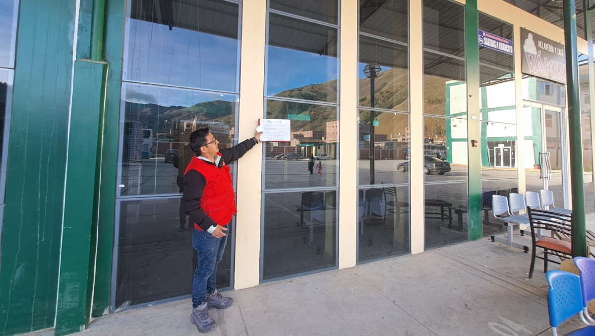 Huancavelica. - La Contraloría General detectó que funcionarios de la Municipalidad Provincial de Tayacaja (2019-2022) pagaron por la obra de creación del servicio del terminal terrestre en el distrito de Pampas, provincia de Tayacaja, a pesar de existir partidas no ejecutadas, parcialmente ejecutadas y no acordes al expediente técnico. Además, se advirtió la ausencia del residente de obra por 121 días, por lo que no se aplicó ninguna penalidad al contratista y ocasionó un perjuicio económico de S/ 868 117.
